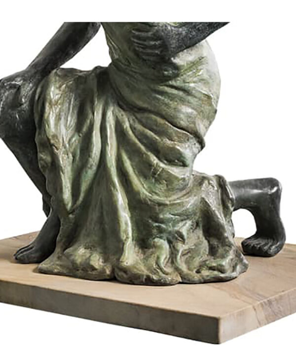 iris-bronze-statue-zwei